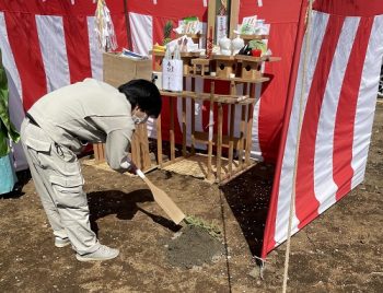 地鎮祭　東京都武蔵野市　工事担当による鋤初めの儀